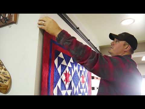 how to install a quilt hanger